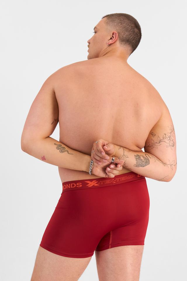 Jake (He/Him) wears size XL and is 195cm tall with 115.57cm chest and 106.68cm waist