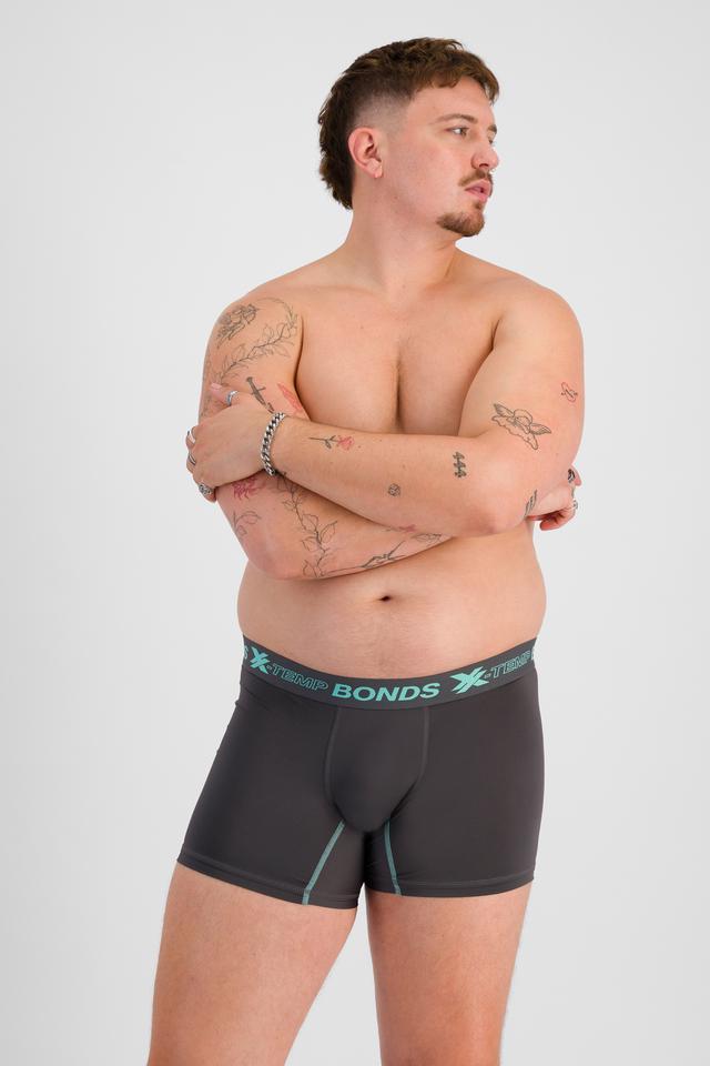 Jake (He/Him) wears size XL and is 195cm tall with 115cm chest and 106cm waist