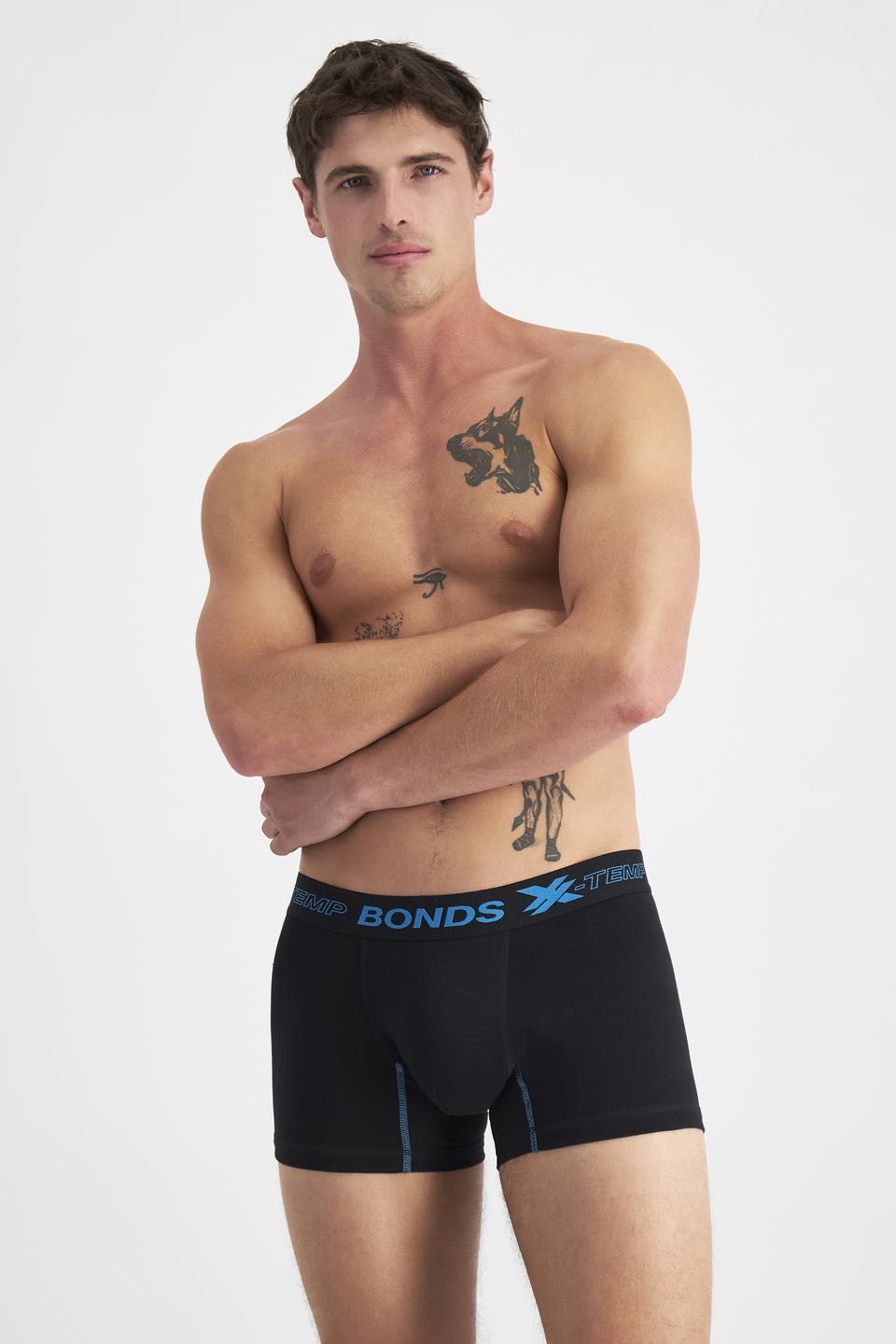 JOSH (He/Him) wears size M and is 185.48cm tall with 99cm chest and 81cm waist