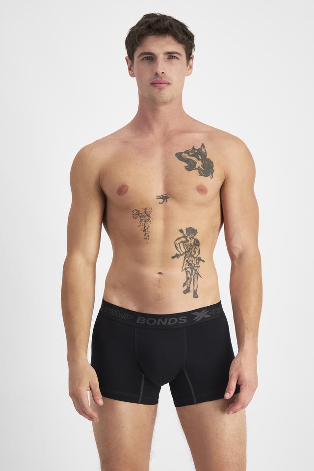 JOSH (He/Him) wears size M and is 185.48cm tall with 99cm chest and 81cm waist