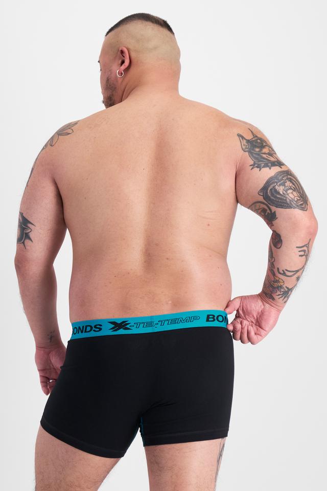 Mike (He/Him) wears size XL and is 180cm tall with 120cm chest and 96cm waist