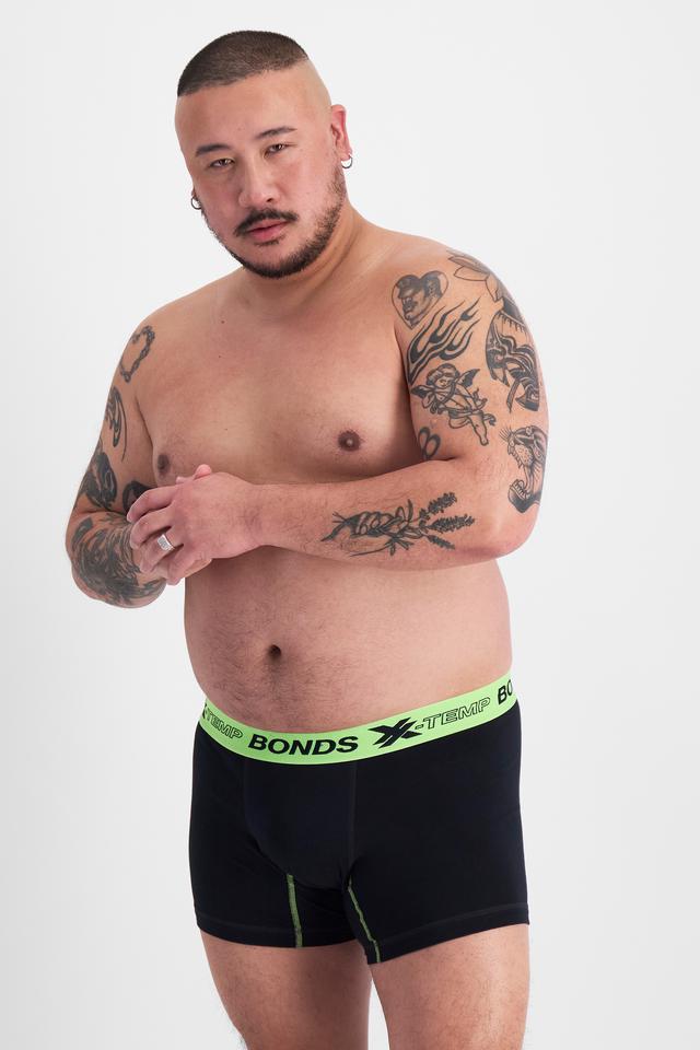 Mike (He/Him) wears size XL and is 180cm tall with 120cm chest and 96cm waist