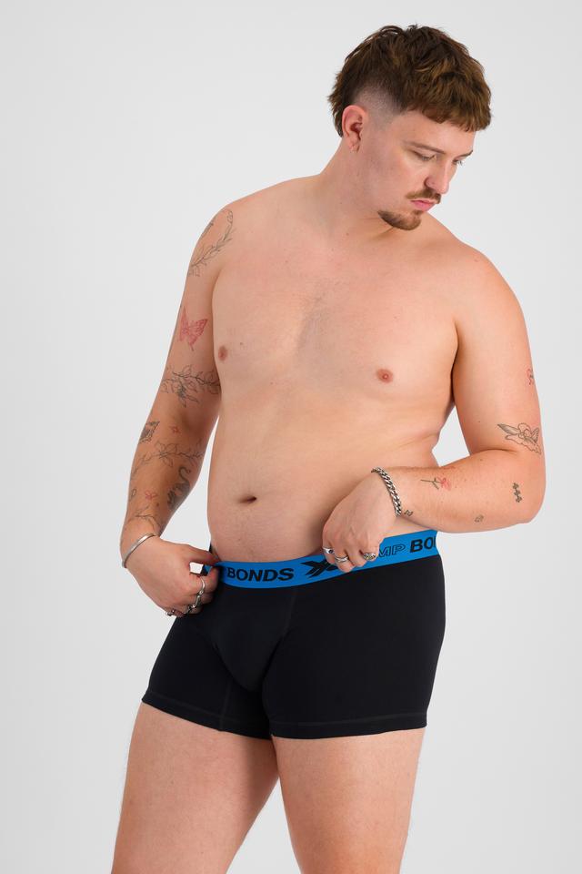 Jake (He/Him) wears size XL and is 195cm tall with 115cm chest and 106cm waist