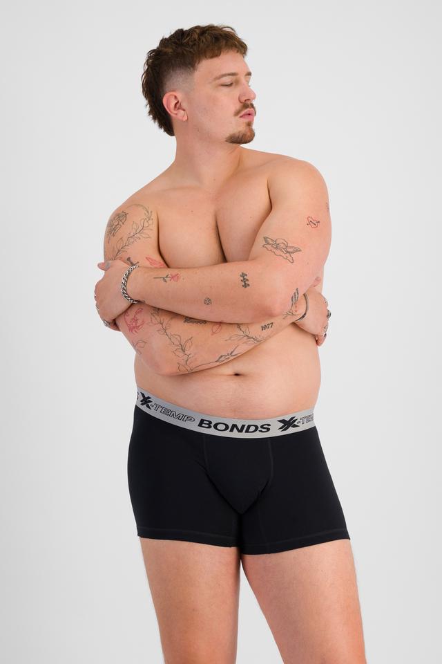 Jake (He/Him) wears size XL and is 195cm tall with 115cm chest and 106cm waist