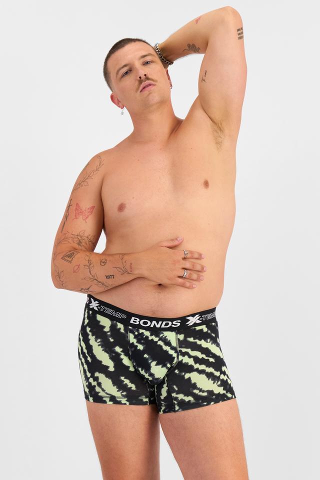 Jake (He/Him) wears size XL and is 195cm tall with 115.57cm chest and 106.68cm waist