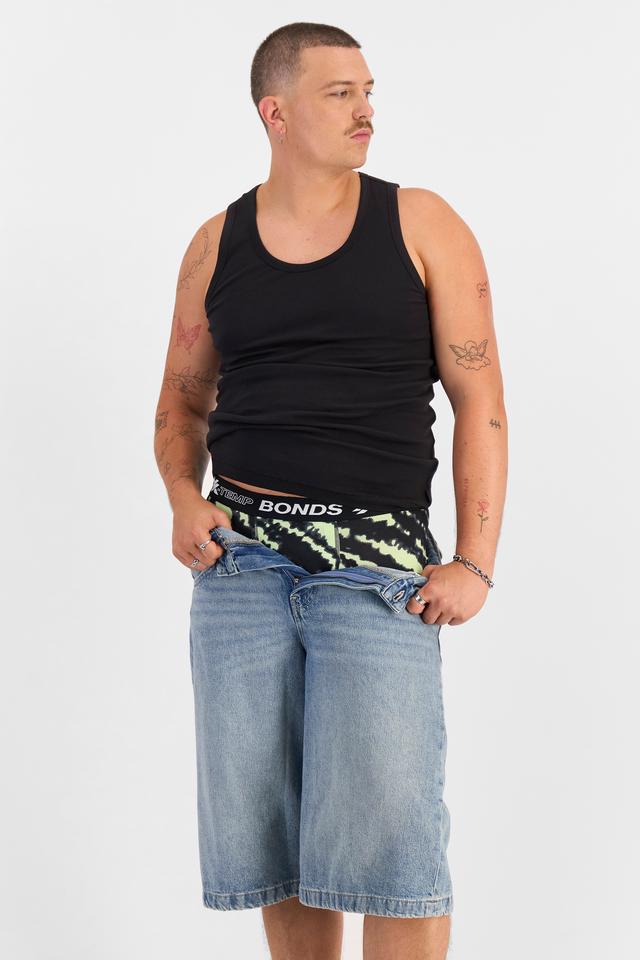 Jake (He/Him) wears size XL and is 195cm tall with 115.57cm chest and 106.68cm waist