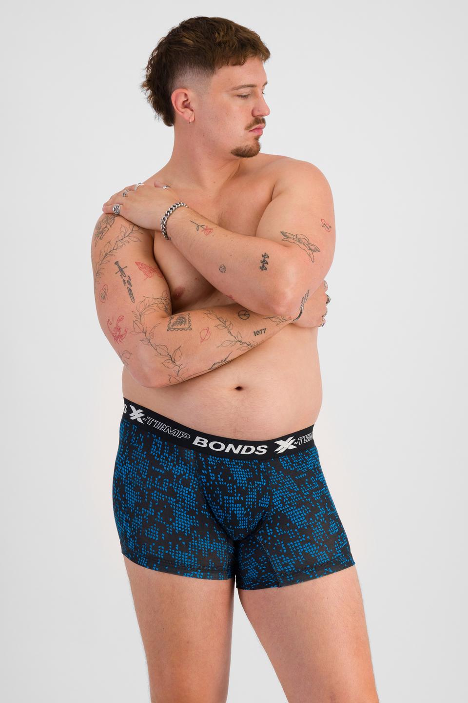 Jake (He/Him) wears size XL and is 195cm tall with 115cm chest and 106cm waist