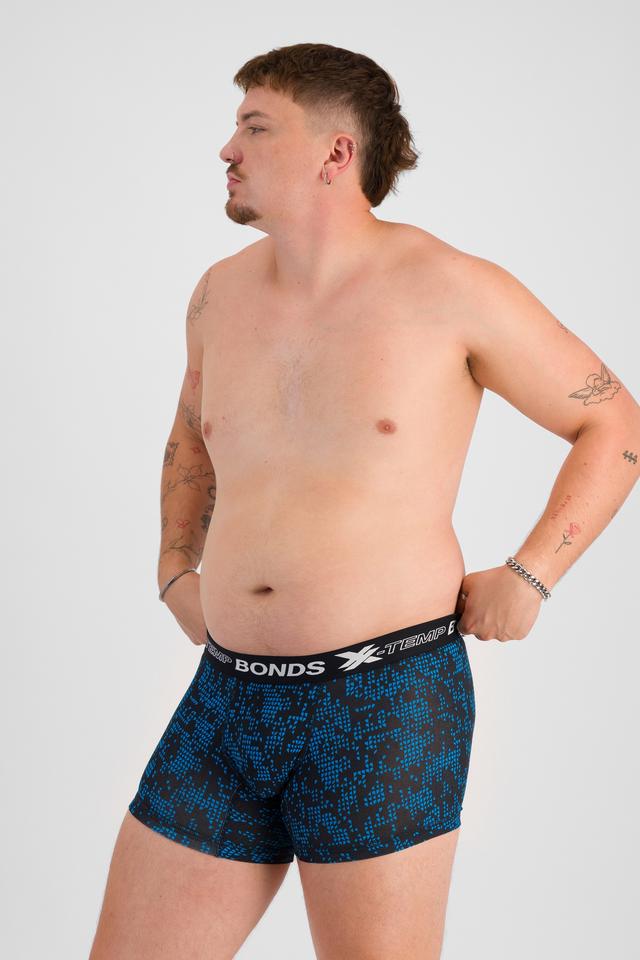 Jake (He/Him) wears size XL and is 195cm tall with 115cm chest and 106cm waist