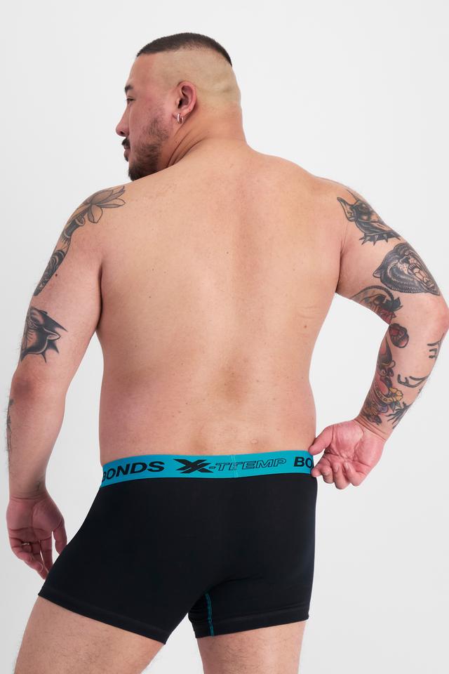 Mike (He/Him) wears size XL and is 180cm tall with 120cm chest and 96cm waist