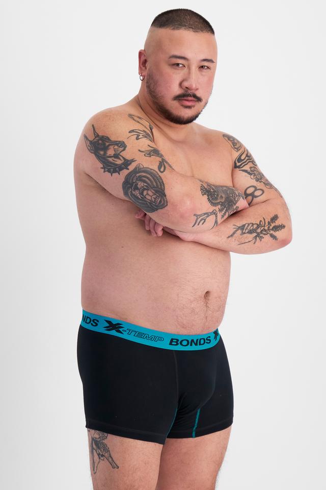 Mike (He/Him) wears size XL and is 180cm tall with 120cm chest and 96cm waist