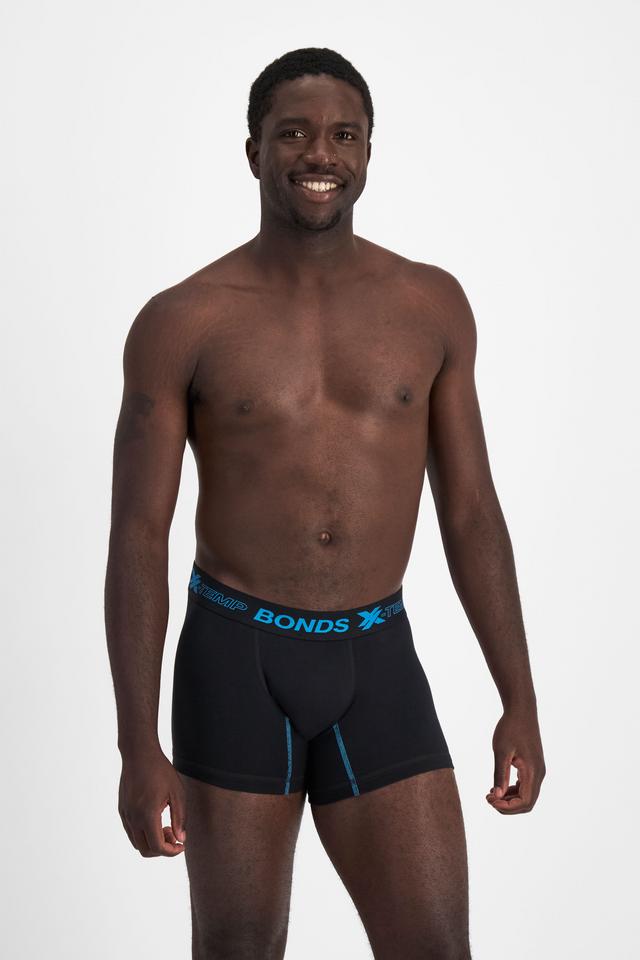 Emmanuel (He/Him) wears size M and is 183cm tall with 97cm chest and 81cm waist