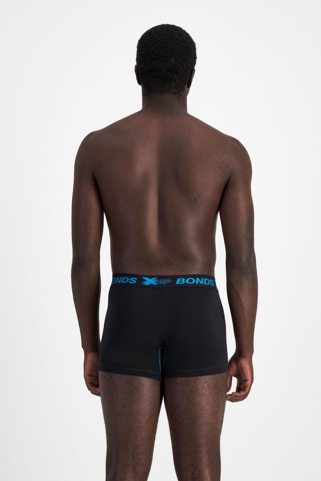 Emmanuel (He/Him) wears size M and is 183cm tall with 97cm chest and 81cm waist