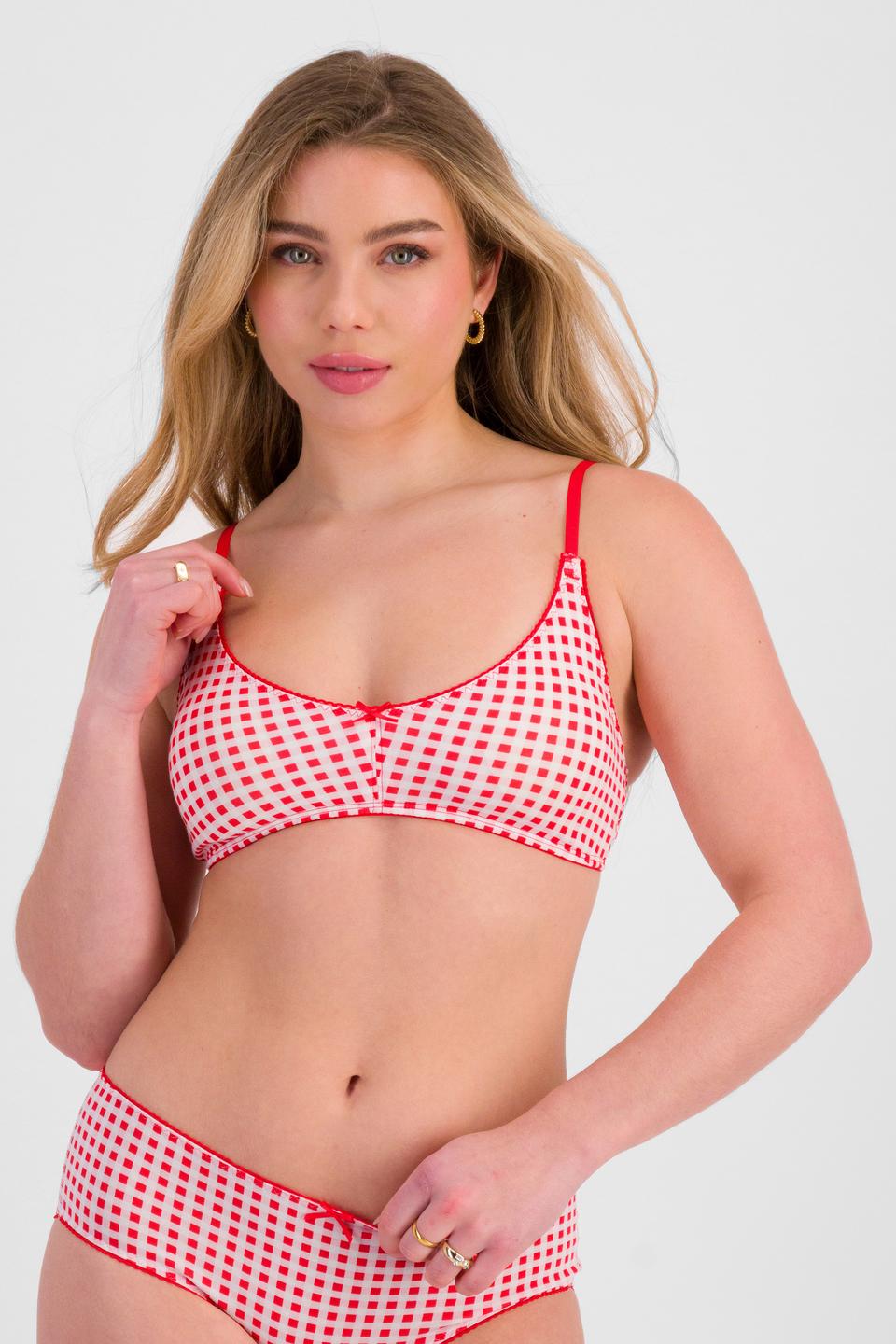 Sienna (She/Her) wears size 12 and is 164cm tall with cm chest and 71cm waist