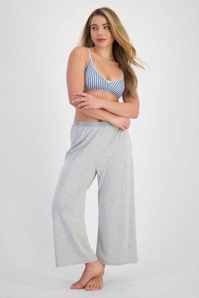 Sienna (She/Her) wears size 12 and is 164cm tall with cm chest and 71cm waist