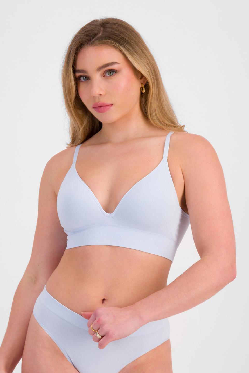 Sienna (She/Her) wears size 12 and is 164cm tall with cm chest and 71cm waist