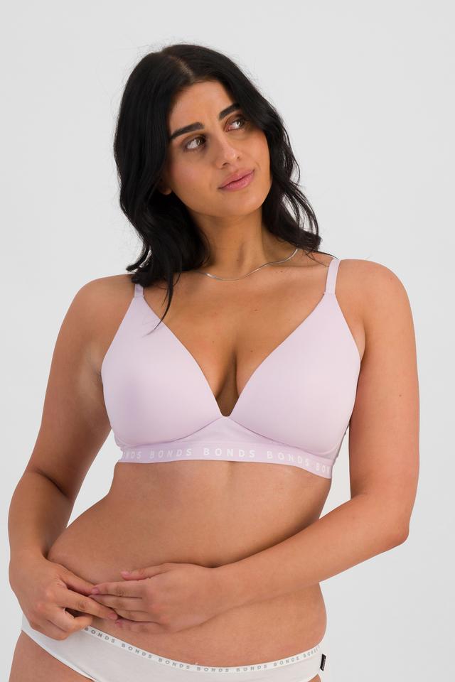 Peri (She/Her) wears size 12B and is 168cm tall with 81cm chest and 67cm waist