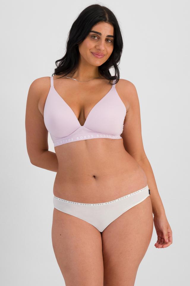 Peri (She/Her) wears size 12B and is 168cm tall with 81cm chest and 67cm waist