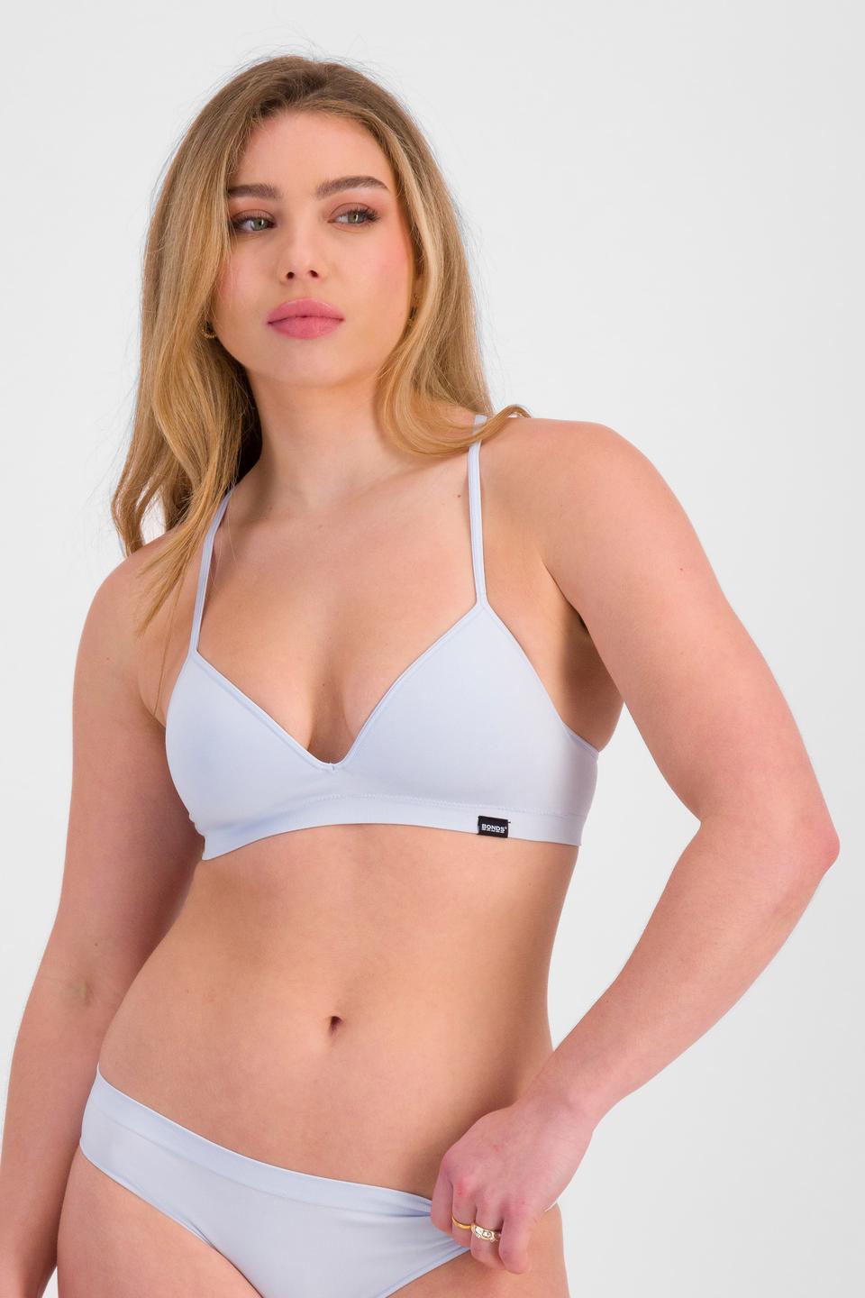 Sienna (She/Her) wears size 12 and is 164cm tall with cm chest and 71cm waist