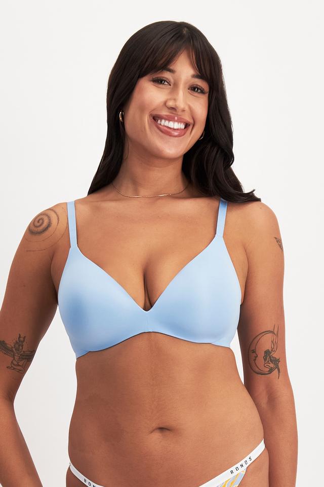 Leah (She/Her) wears size 14DD and is 185cm tall