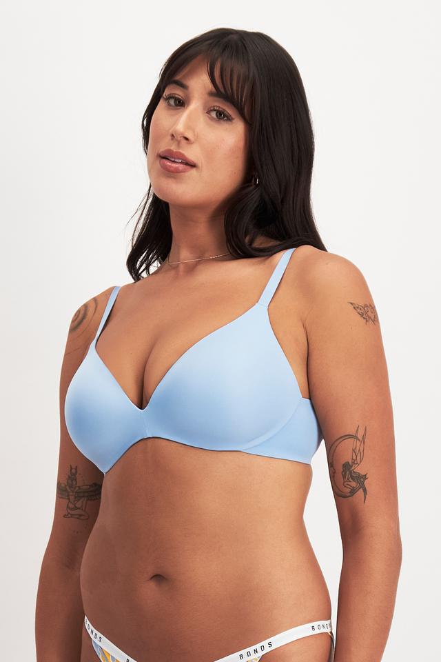 Leah (She/Her) wears size 14DD and is 185cm tall