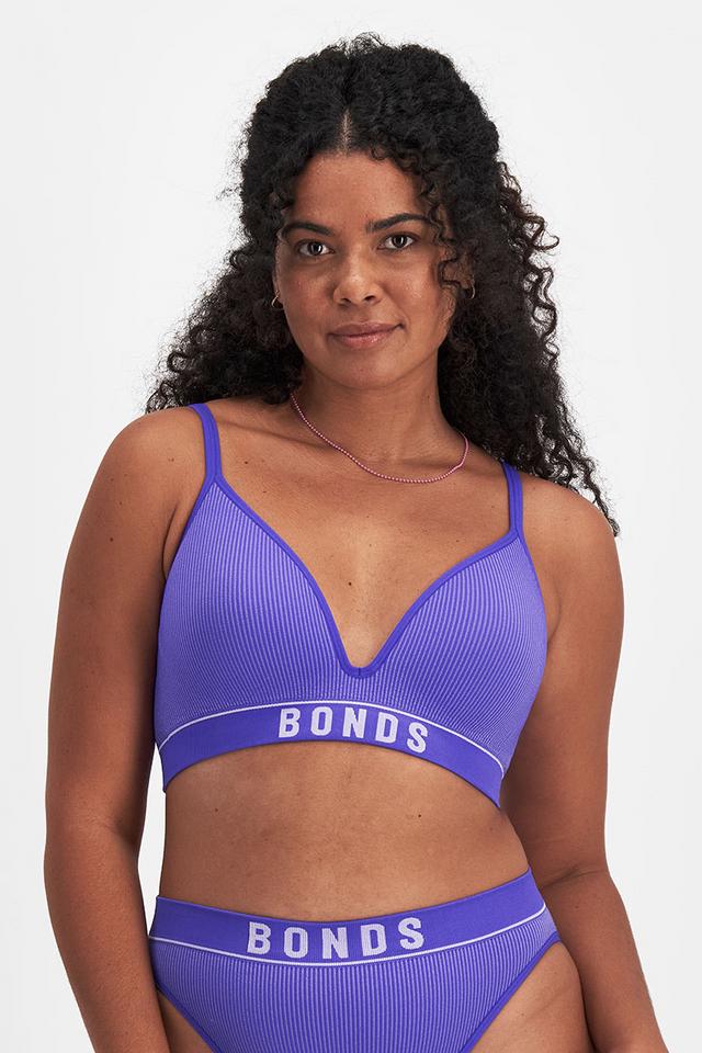 Larissa (She/Her) wears size 14 and is 170cm tall with 90cm chest and 79cm waist