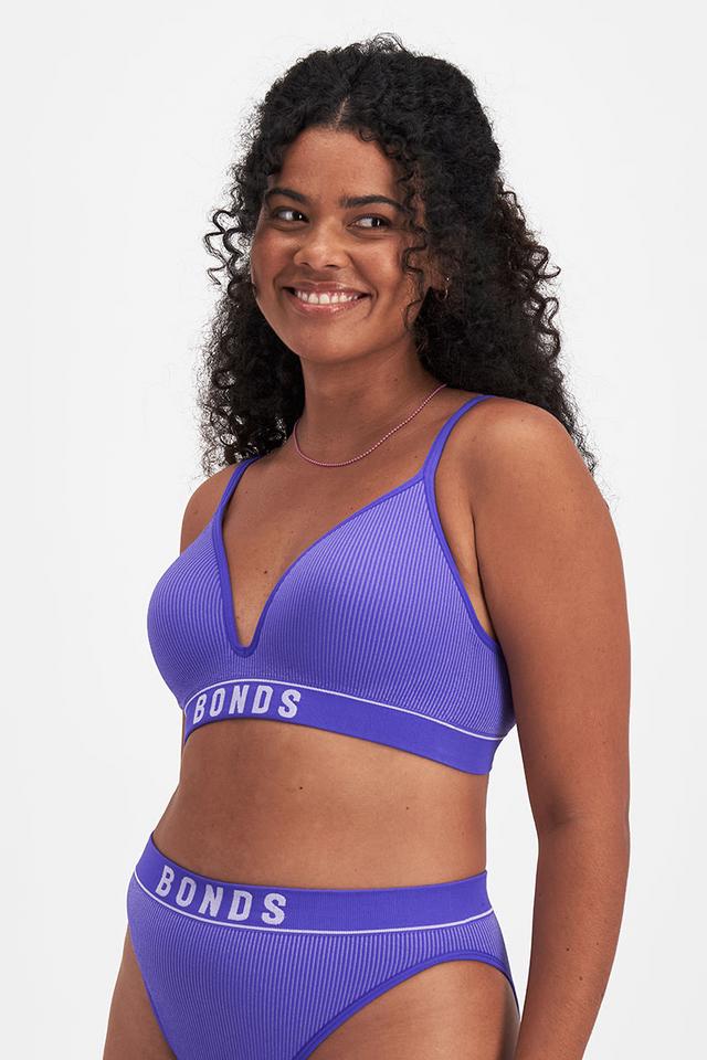 Larissa (She/Her) wears size 14 and is 170cm tall with 90cm chest and 79cm waist