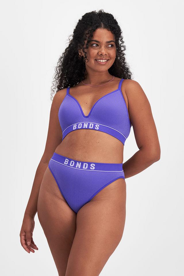Larissa (She/Her) wears size 14 and is 170cm tall with 90cm chest and 79cm waist