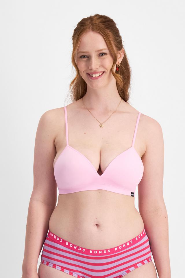 Martine (She/Her) wears size 14DD and is 175cm tall with 82cm chest and 76cm waist