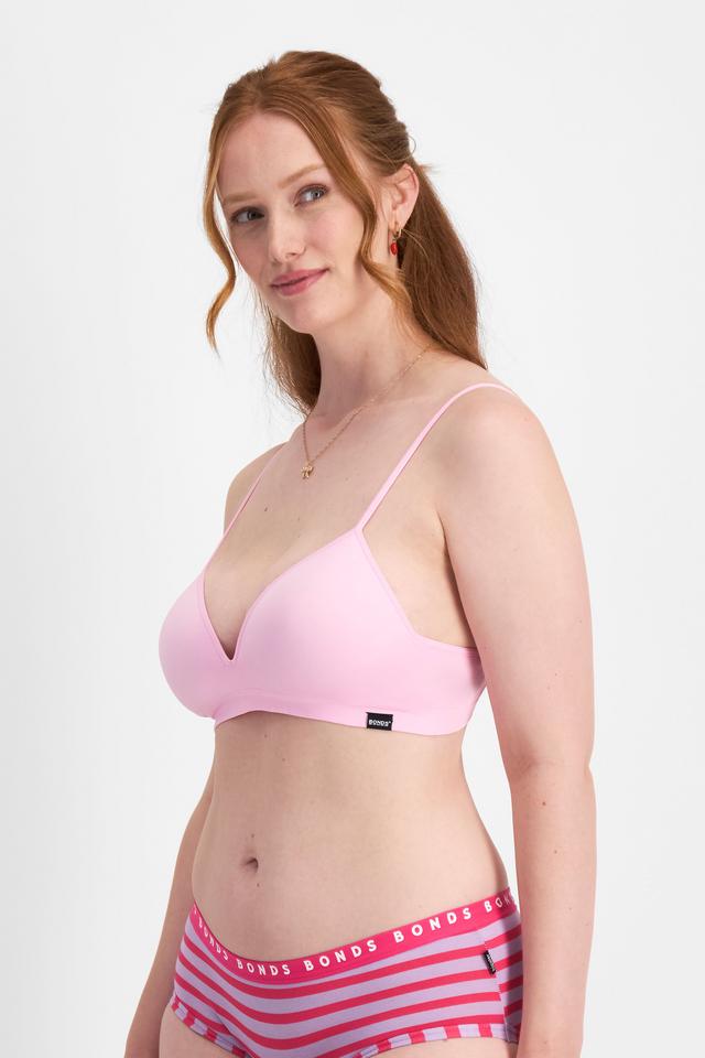 Martine (She/Her) wears size 14DD and is 175cm tall with 82cm chest and 76cm waist