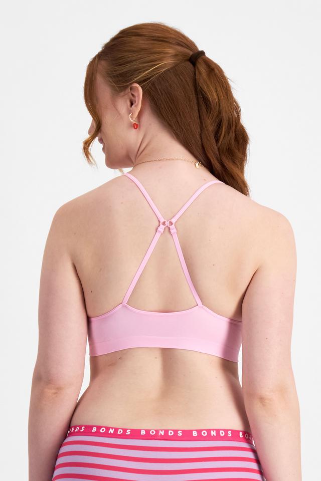 Martine (She/Her) wears size 14DD and is 175cm tall with 82cm chest and 76cm waist