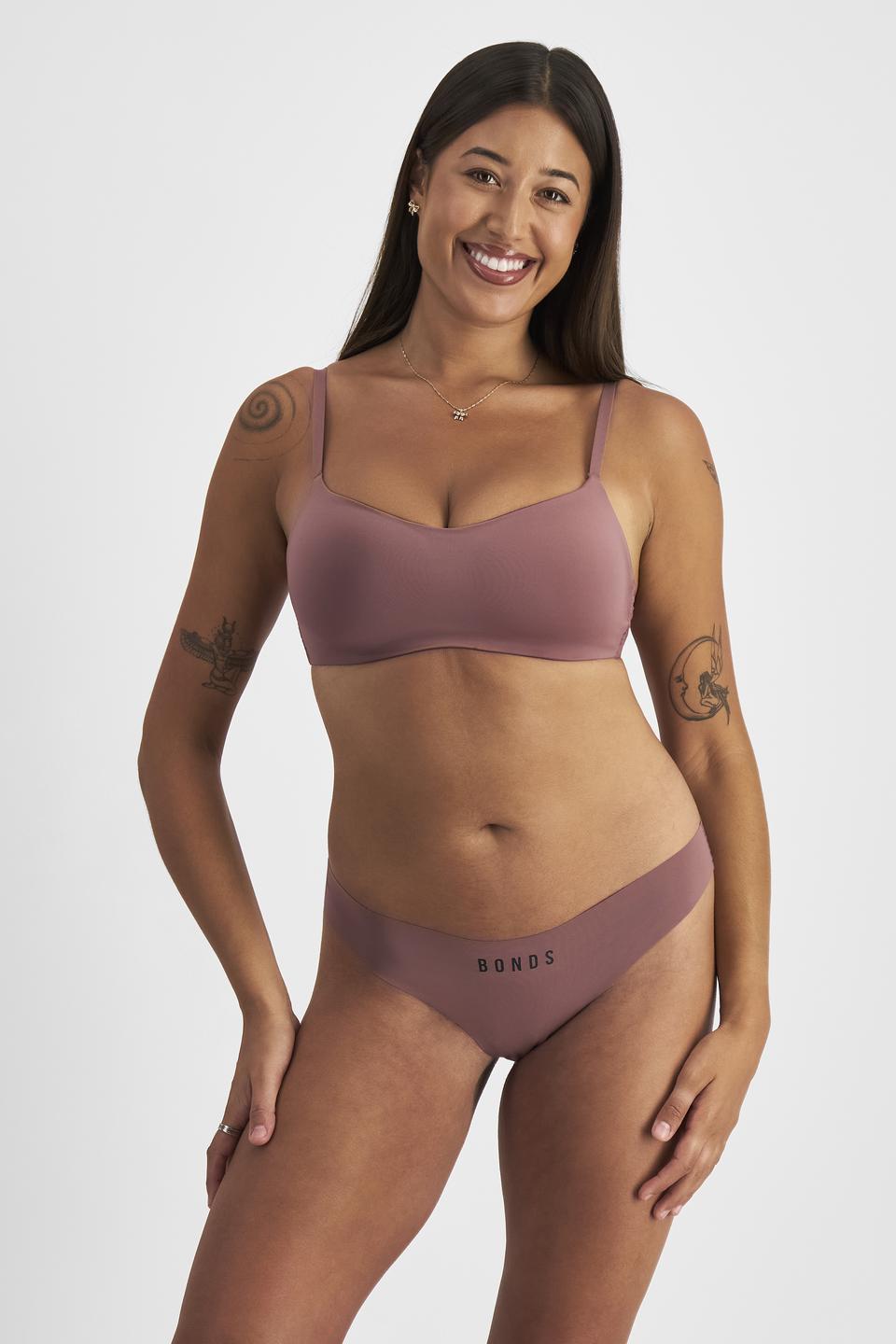 Leah (She/Her) wears size 14DD