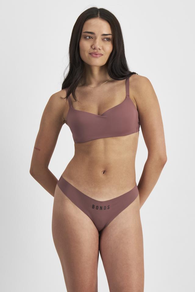 Portia (She/Her) wears size S and is 171cm tall with 80cm chest and 64cm waist