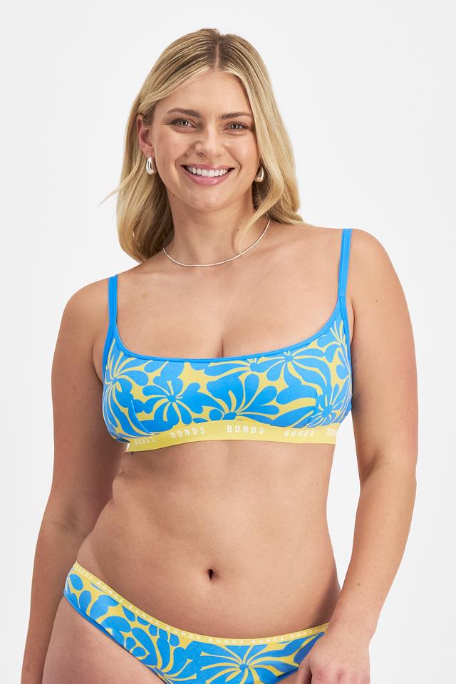 Zoe (She/Her) wears size 14 and is 170cm tall with 98cm chest and 85cm waist