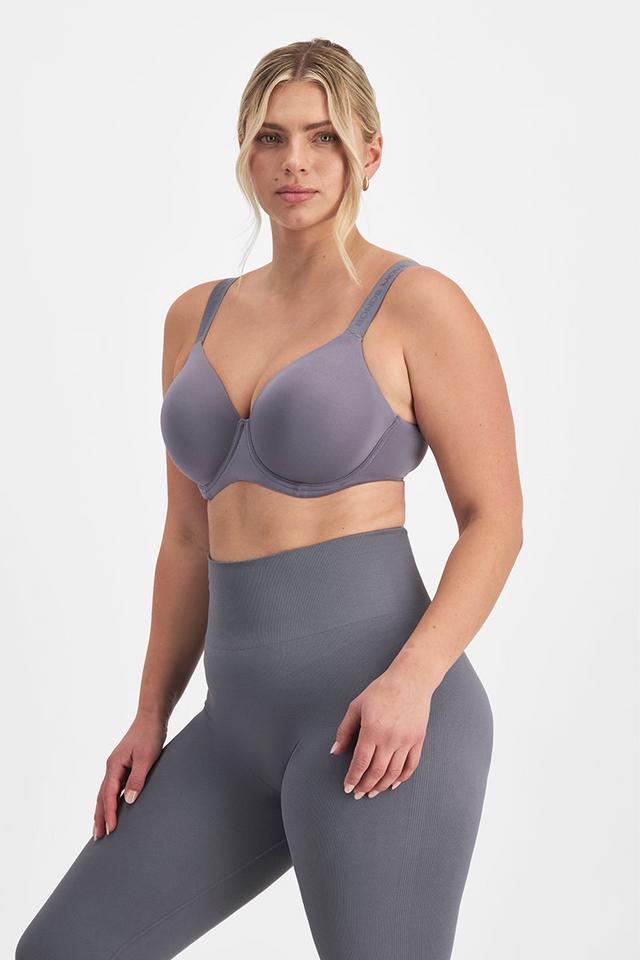 Zoe (She/Her) wears size 14D and is 170cm tall with 98cm chest and 85cm waist