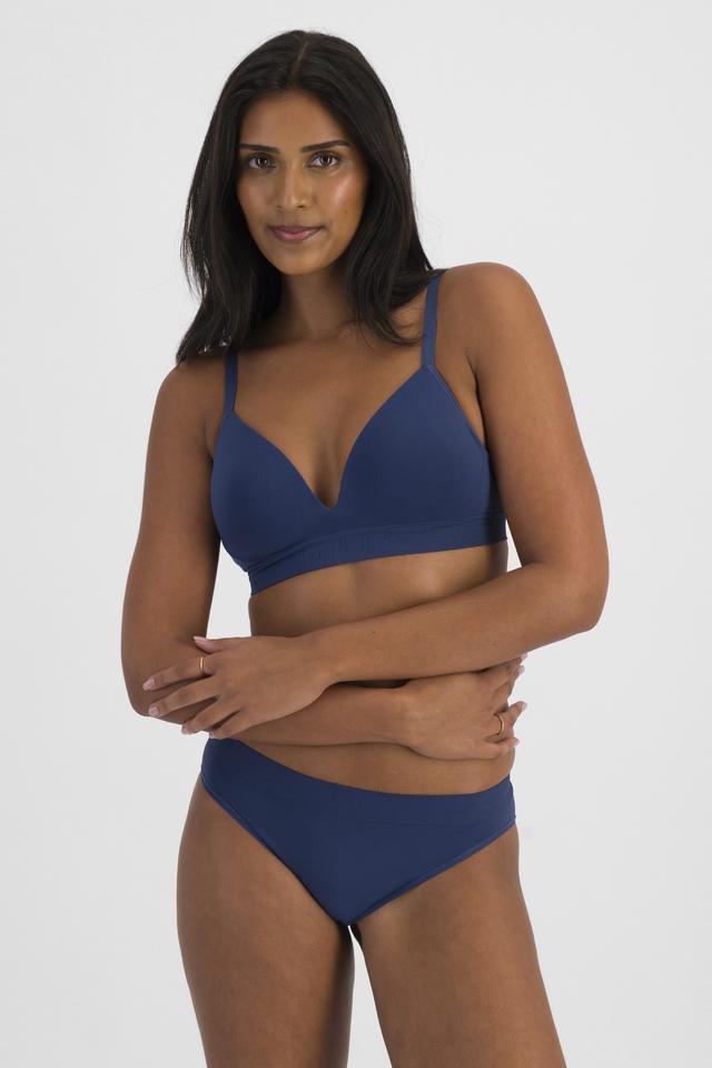 NAYA (She/Her) wears size 12B and is 174cm tall with 80cm chest and 63cm waist