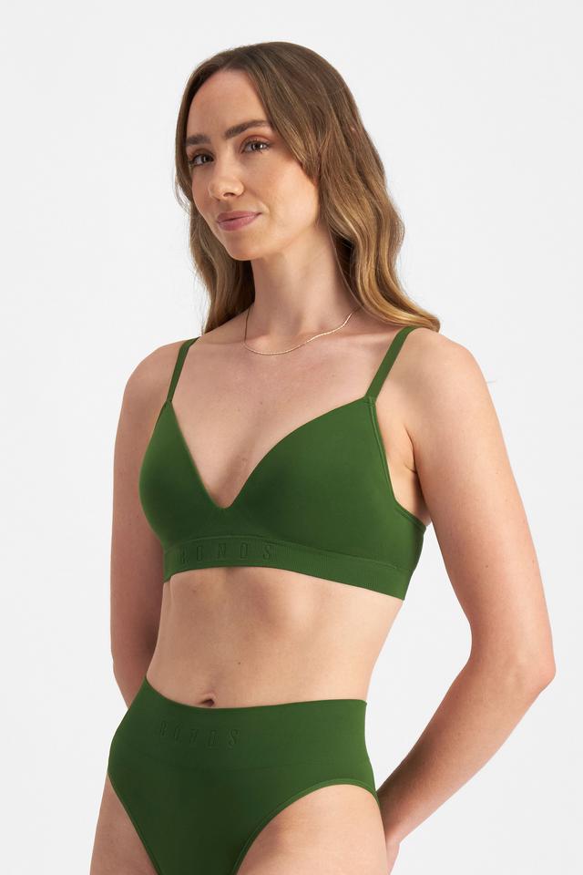 Mikaela (She/Her) wears size 12B and is 177cm tall with 89cm chest and 66cm waist