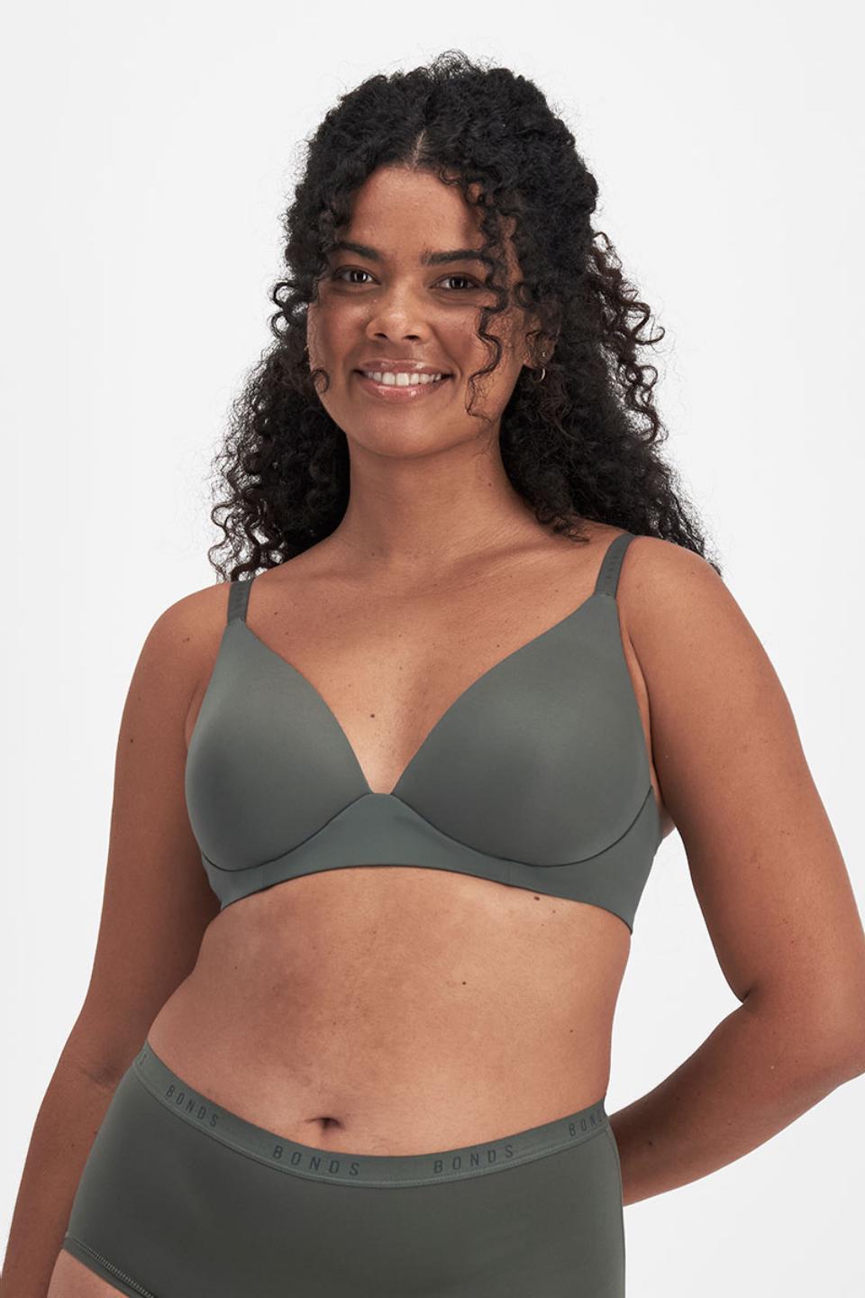 Larissa (She/Her) wears size 14 and is 170cm tall with 90cm chest and 79cm waist