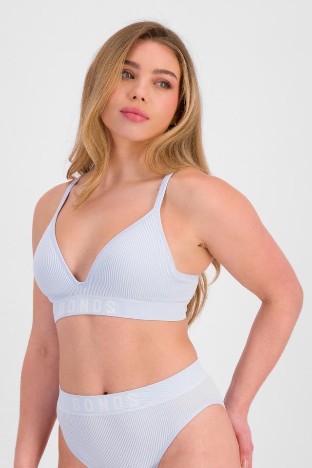 Sienna (She/Her) wears size 12 and is 164cm tall with cm chest and 71cm waist