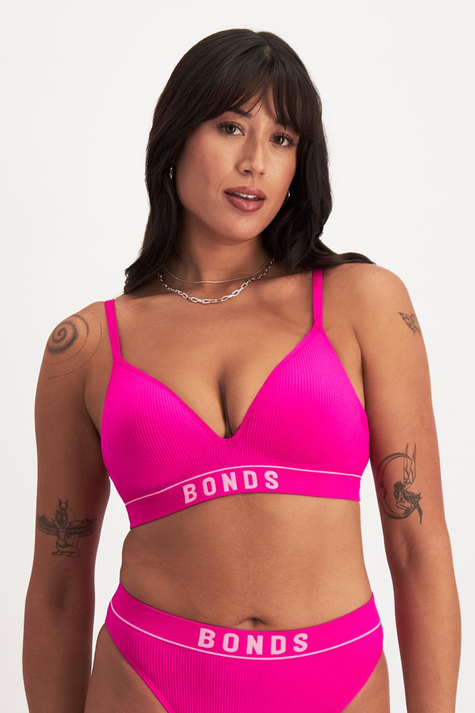 Leah (She/Her) wears size 14DD and is 185cm tall