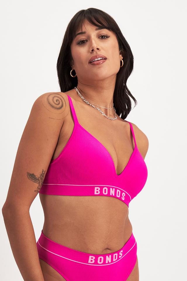 Leah (She/Her) wears size 14DD and is 185cm tall