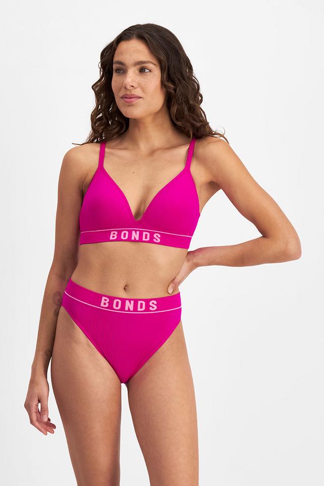 Steph (She/Her) wears size 12B and is 170cm tall with 81cm chest and 66cm waist