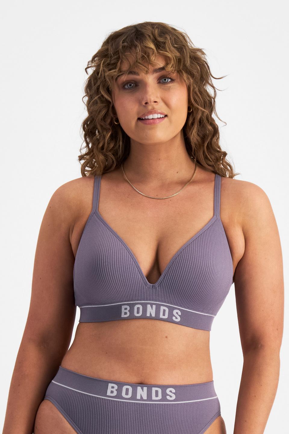 Ella (She/Her) wears size L and is 171cm tall with 93cm chest and 76cm waist