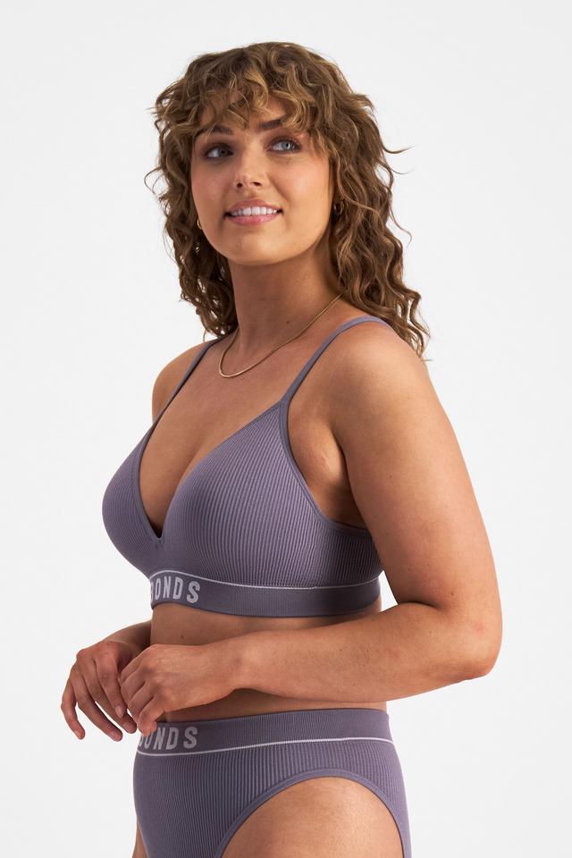 Ella (She/Her) wears size L and is 171cm tall with 93cm chest and 76cm waist
