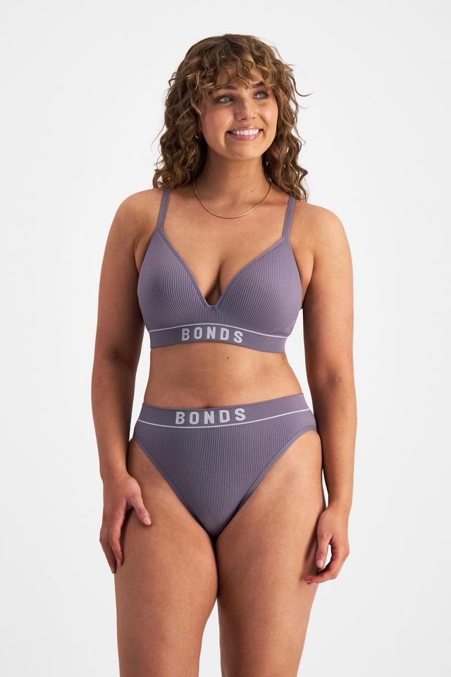 Ella (She/Her) wears size L and is 171cm tall with 93cm chest and 76cm waist