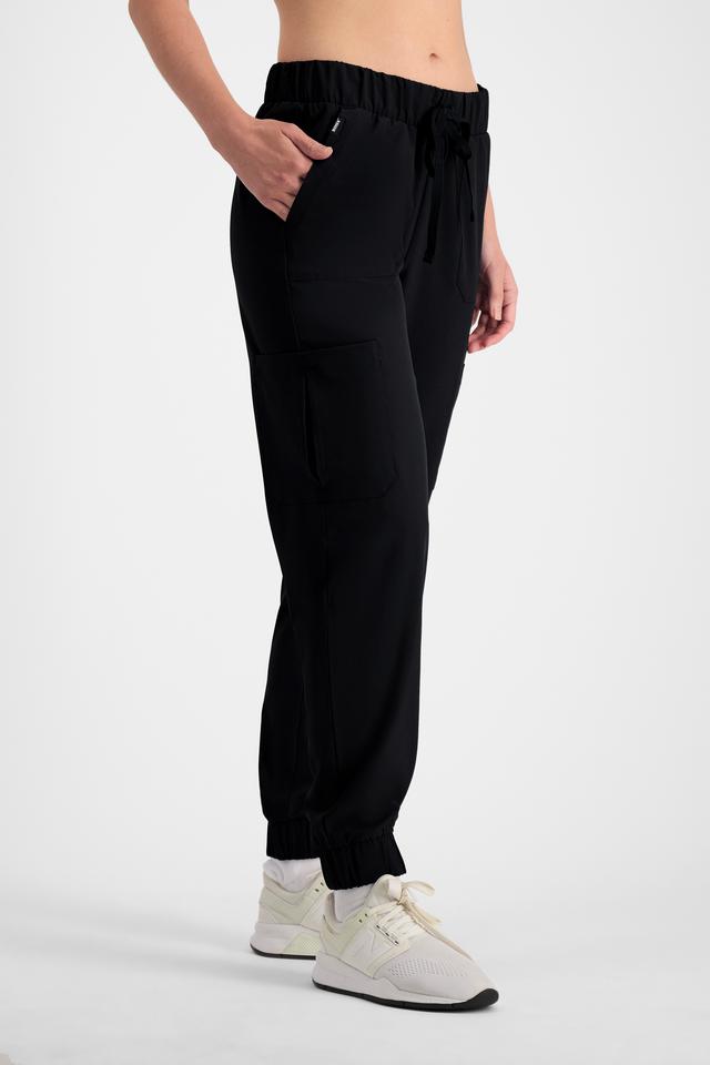 Mikaela (She/Her) wears size S and is 177cm tall with 89cm chest and 66cm waist