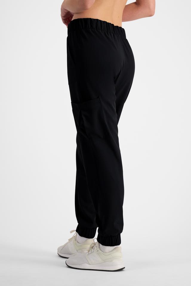 Mikaela (She/Her) wears size S and is 177cm tall with 89cm chest and 66cm waist